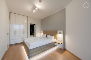 Deluxe-Apartment, 2 Schlafzimmer, Nichtraucher, Badewanne | 1 Schlafzimmer, hochwertige Bettwaren, Zimmersafe, individuell dekoriert