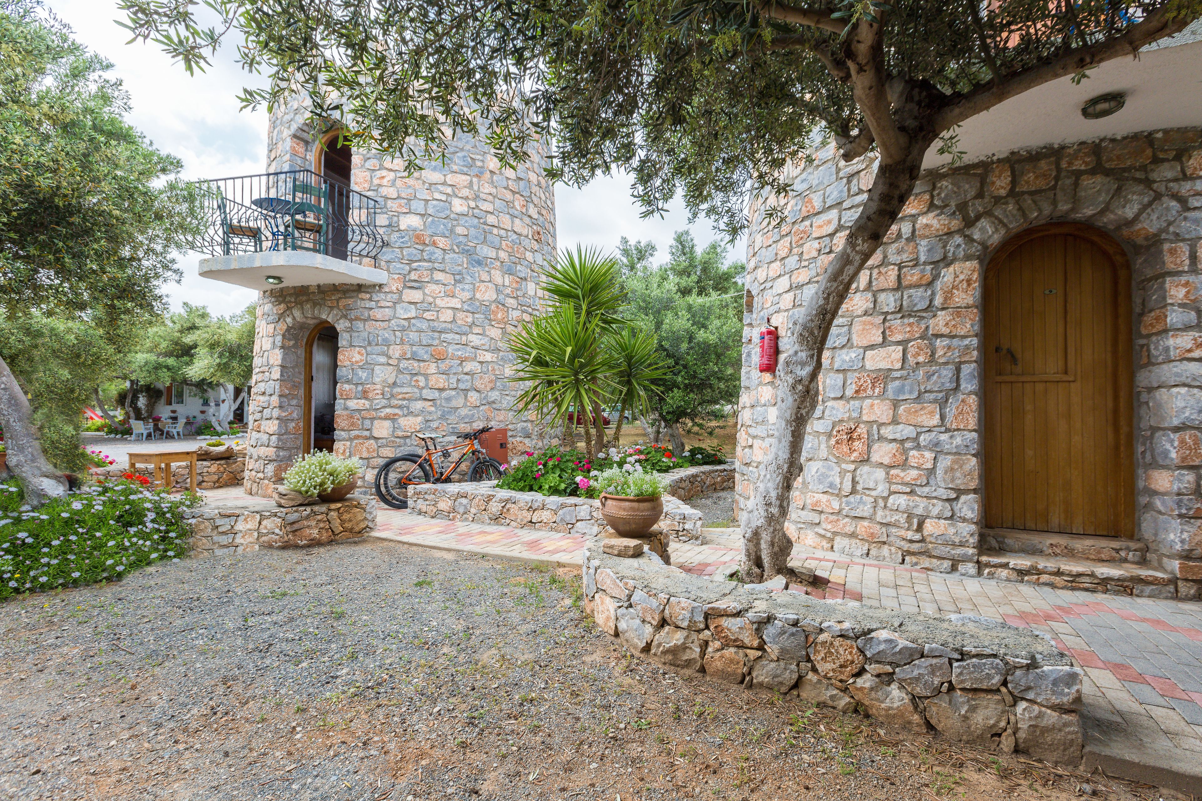 Signature House (Tower) | Courtyard