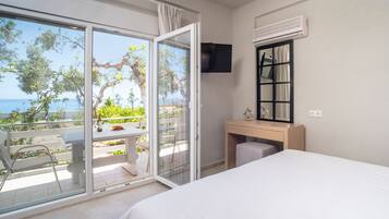 Deluxe Studio, Sea View | Beach/ocean view