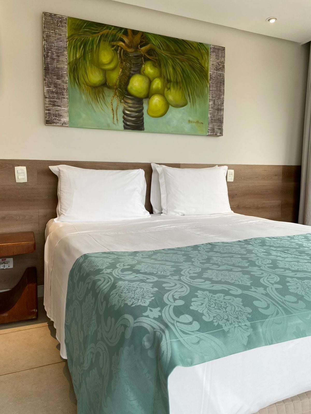 Club Room, Patio, Partial Sea View | Minibar, in-room safe, soundproofing, bed sheets