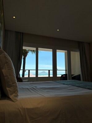 Premium Room, Patio, Sea View | Minibar, in-room safe, soundproofing, bed sheets - Juquehy La Plage (São Sebastião)
