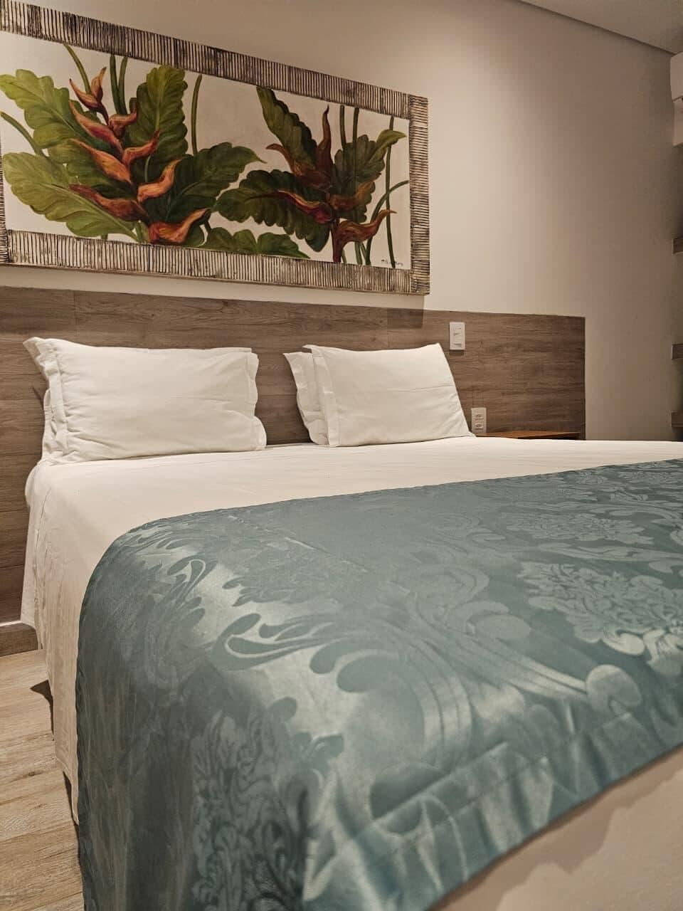 Habitación económica con 1 cama doble o 2 individuales | Minibar, caja fuerte, sistema de insonorización y ropa de cama