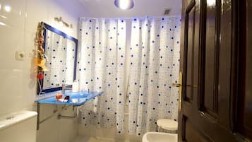 House, 3 Bedrooms | Bathroom