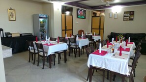 Breakfast, lunch, dinner served; local and international cuisine 