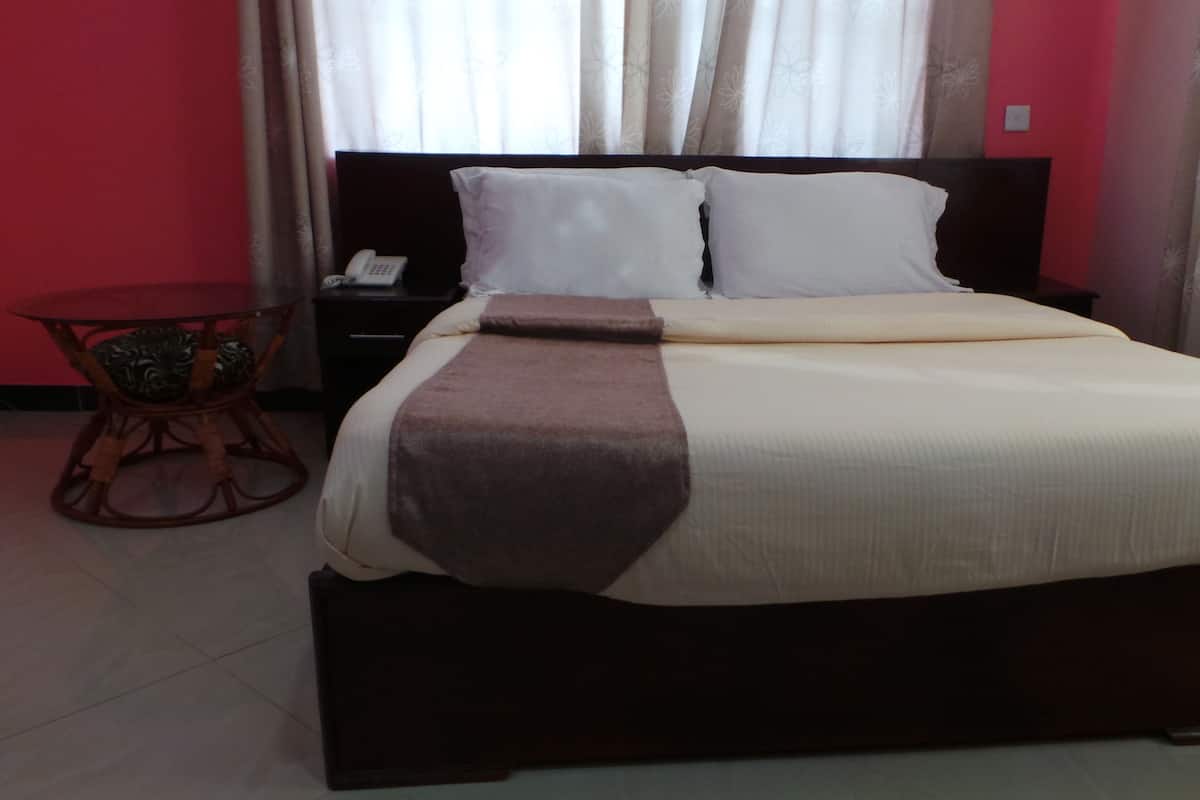 Habitación estándar | Escritorio, tabla de planchar con plancha y wifi gratis