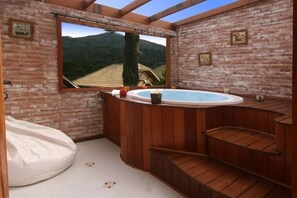 Bañera de hidromasaje interior