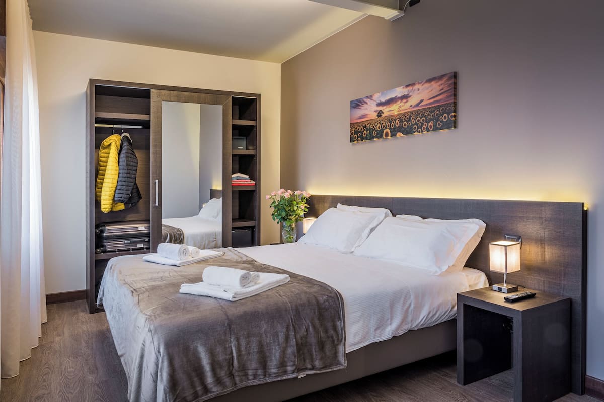 Tremannsrom – superior | Dundyner, safe på rommet, individuelt dekorert og individuelt innredet