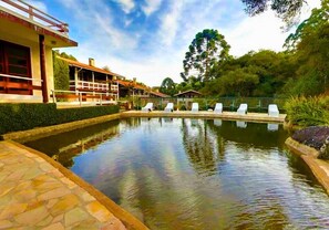 Outdoor pool - Pousada das Montanhas (Camanducaia)