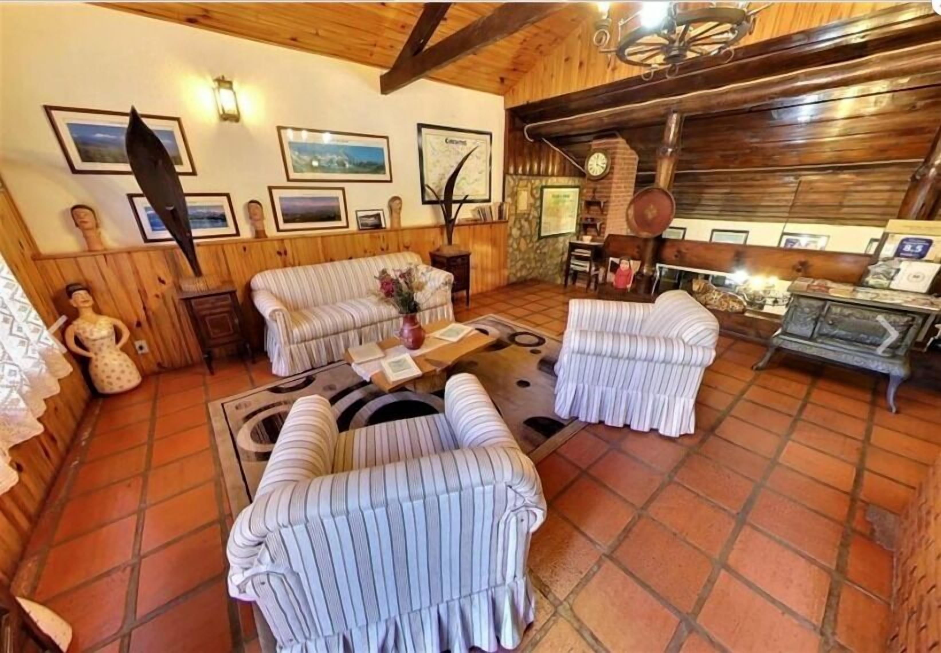 Televisión LED, chimenea