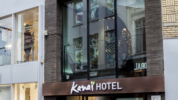 The exterior of the Kani Hotel with a modern facade, large windows, and a visible entrance. - Hôtel Kanaï (Lille)