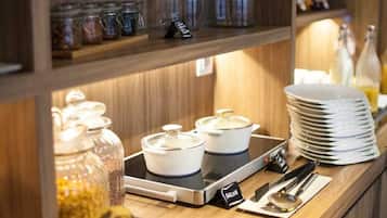 Petit déjeuner buffet (13.5 EUR par personne)