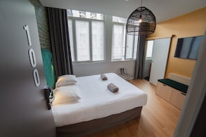 Doppel- oder Zweibettzimmer (Privilege) | Hochwertige Bettwaren, Betten mit Memory-Foam-Matratzen, Schreibtisch