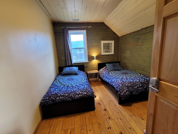 Economy Room | Pillowtop beds, free WiFi, bed sheets