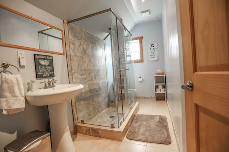 Shared bathroom. 23 Maple