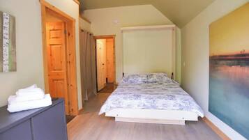 Suite, 2 Bedrooms, Private Bathroom, Garden View | 2 bedrooms, pillow-top beds, free WiFi, bed sheets