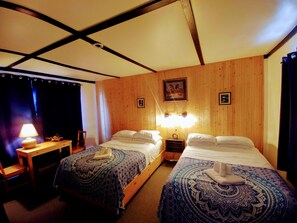 Standaard kamer, 2 tweepersoonsbedden | Kameruitzicht