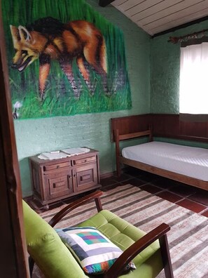 Standard Triple Room, 2 Bedrooms, Mountain View | Individually furnished, bed sheets - A Casinha Pequenina (Camanducaia)