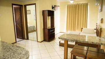 Frigobar, cofres nos quartos, berços grátis