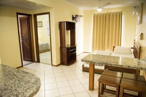 Minibar, in-room safe, free cots/infant beds, rollaway beds - San Diego Apart Hotel (Florianopolis)