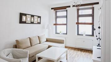 Apartment | Living room | Flat-screen TV, DVD player