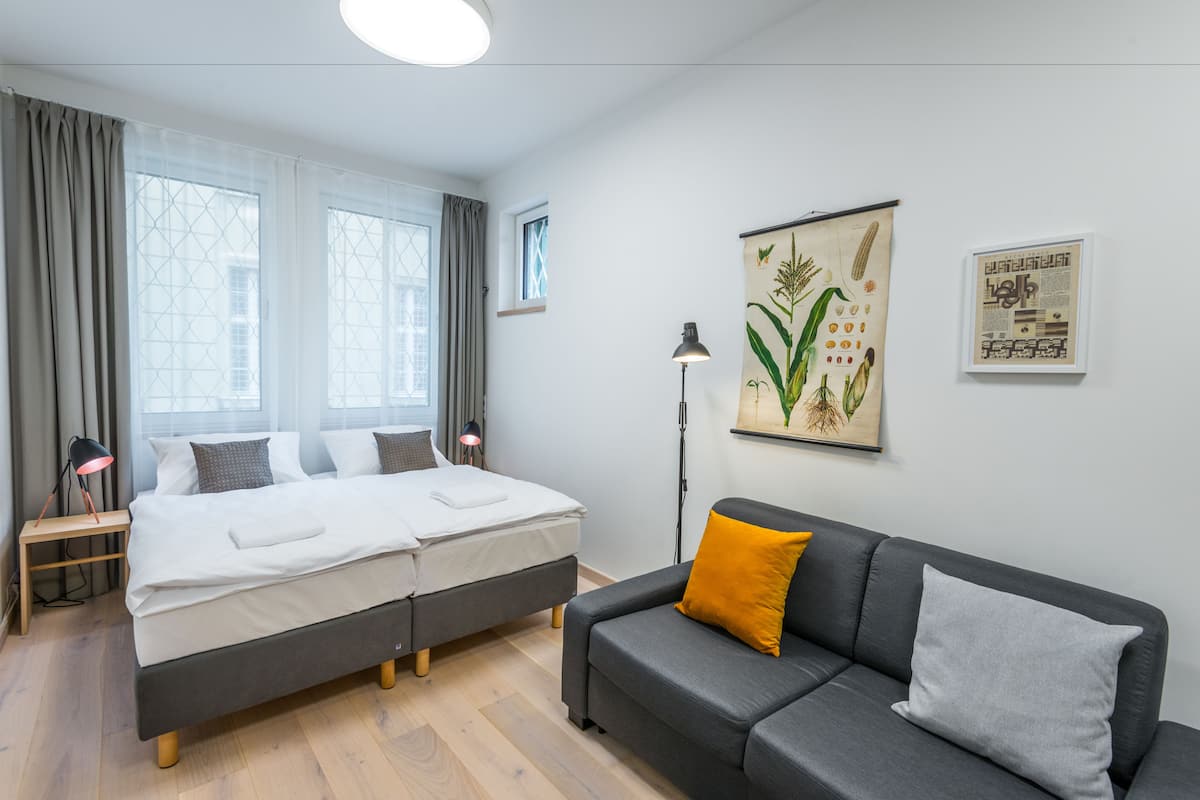 Studio, 1 Bedroom | Living area