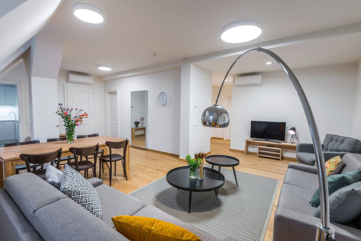Deluxe Suite, 1 Bedroom | Living room