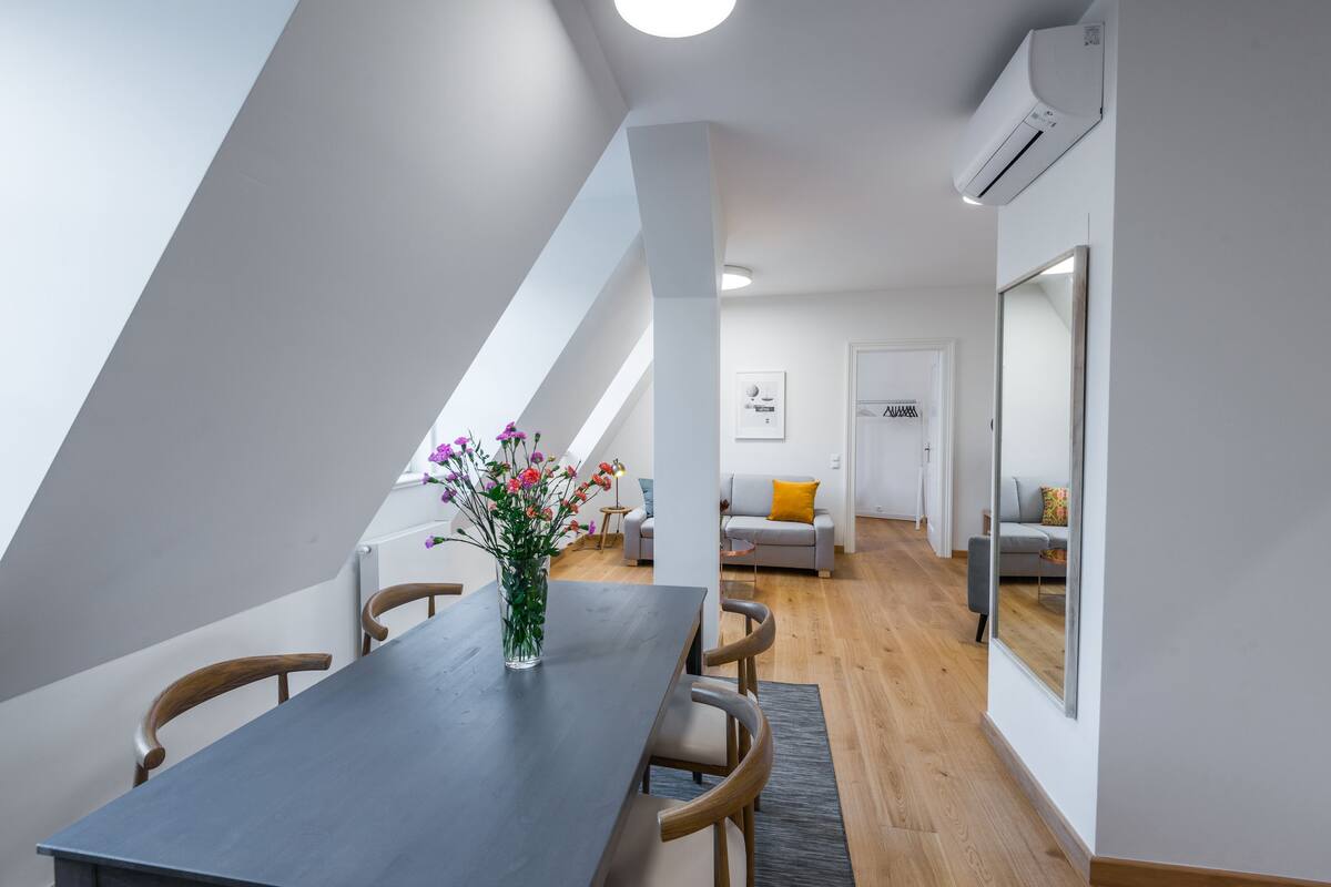 Superior Suite, 1 Bedroom | In-room dining