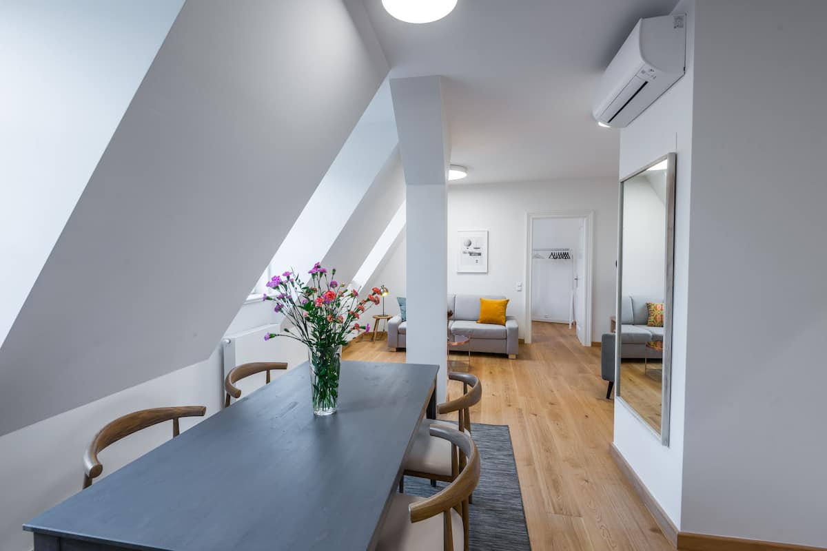 Suíte superior, 1 quarto | Opções para refeição no quarto