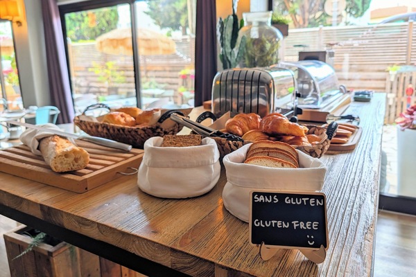 Daily buffet breakfast for a fee