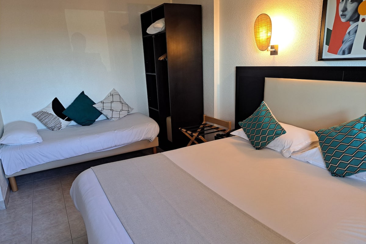 Premium bedding, in-room safe, individually furnished, desk