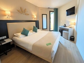 Shower, free toiletries, hair dryer, towels - Hôtel le Collier (Antibes)