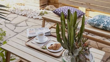 Dagelijks ontbijtbuffet (EUR 14 per persoon)