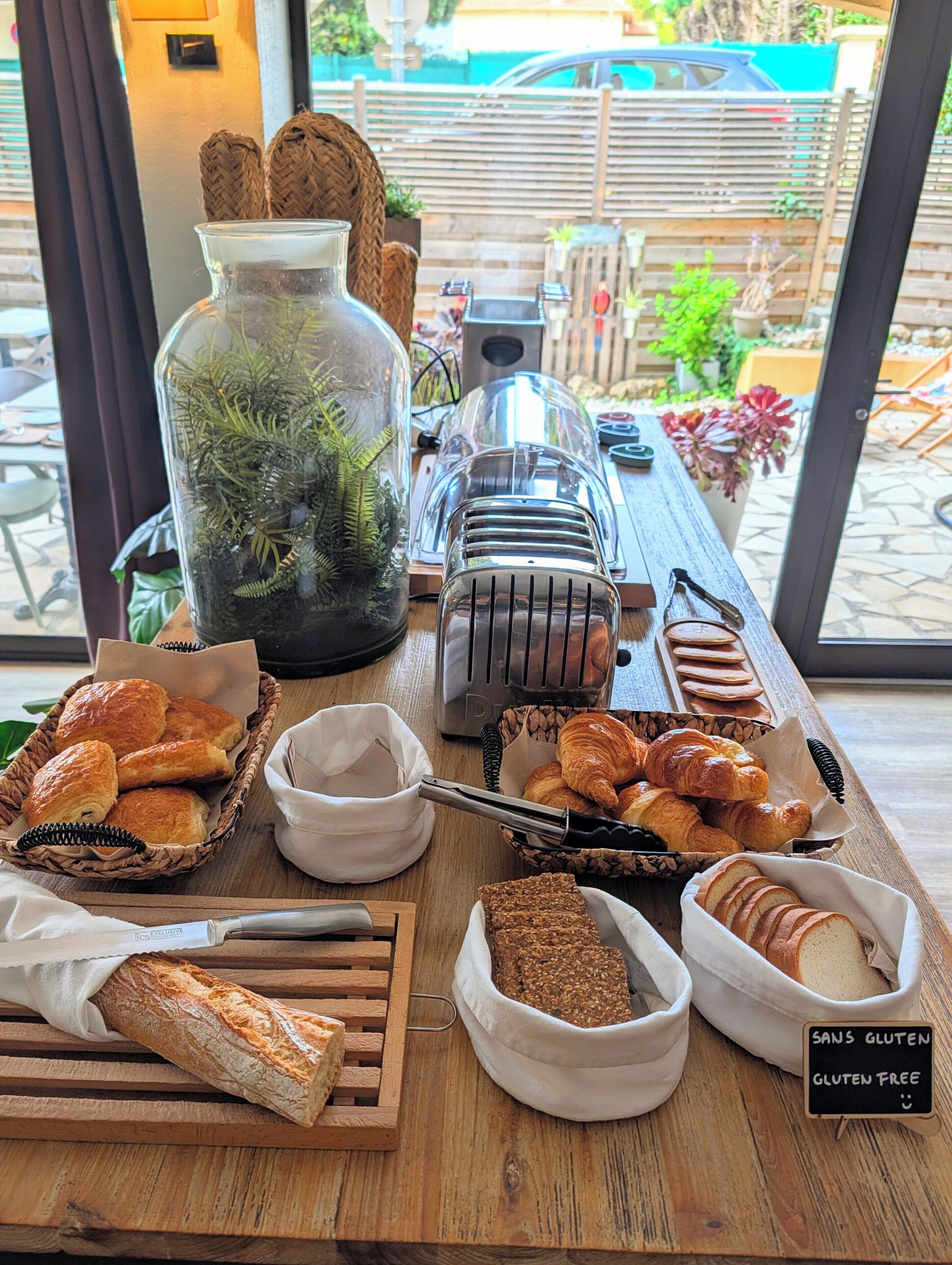 每日供应自助式早餐（需付费）