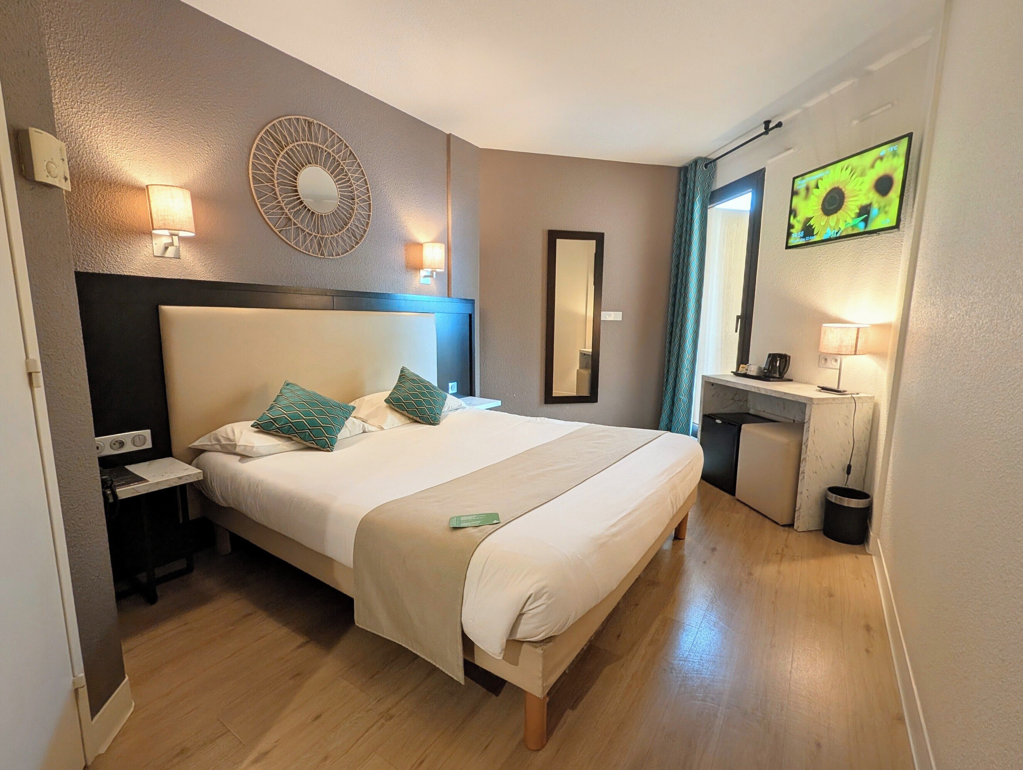 Double Room, 1 Queen Bed, Sea side | Premium bedding, in-room safe, individually furnished, desk