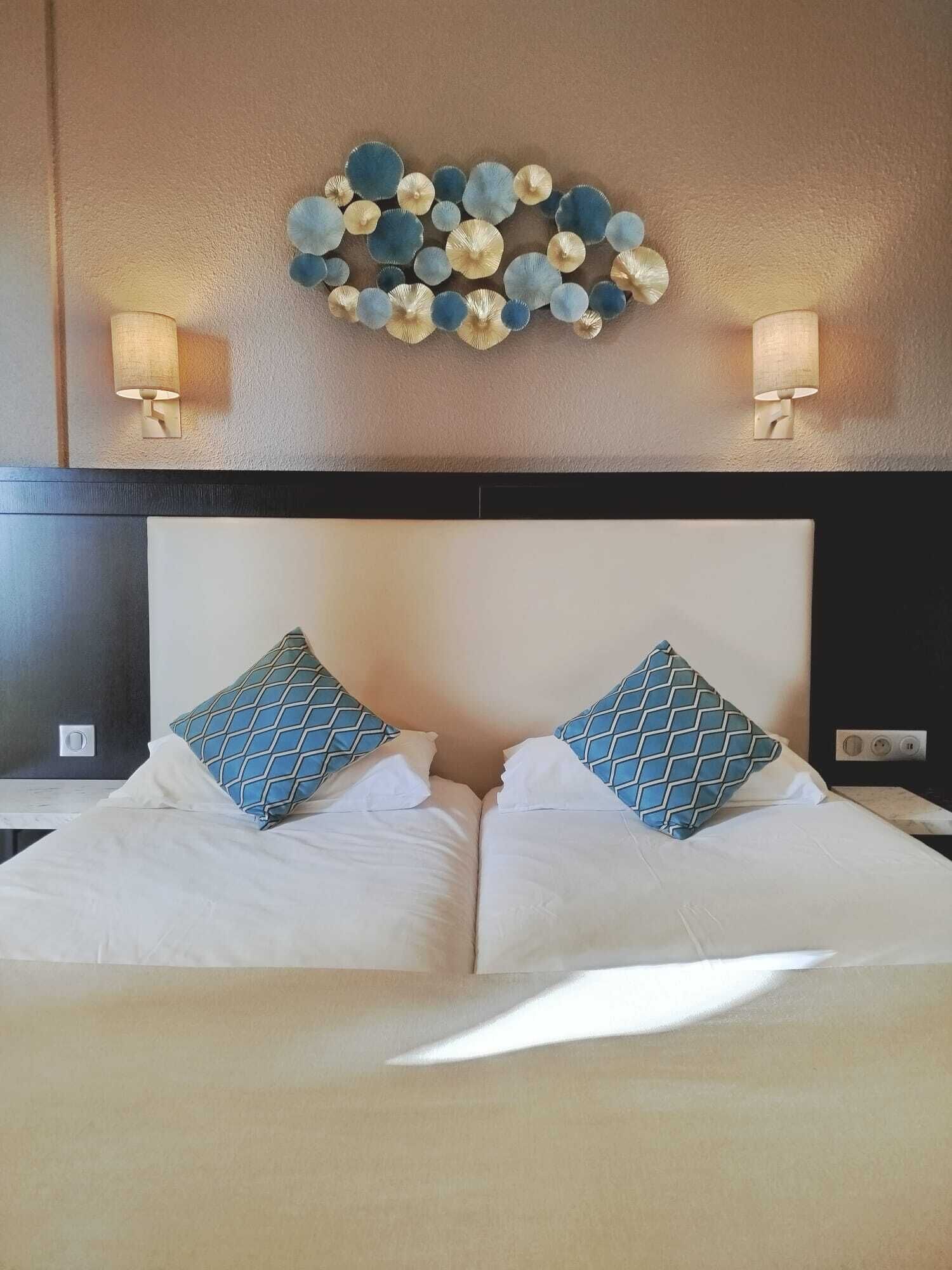 twin room, sea side | premium bedding, in-room safe, desk, soundproofing