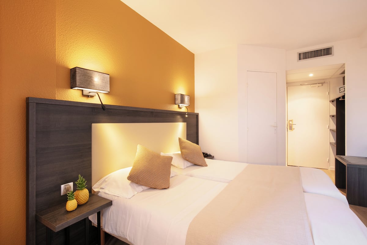 Premium bedding, in-room safe, individually furnished, desk