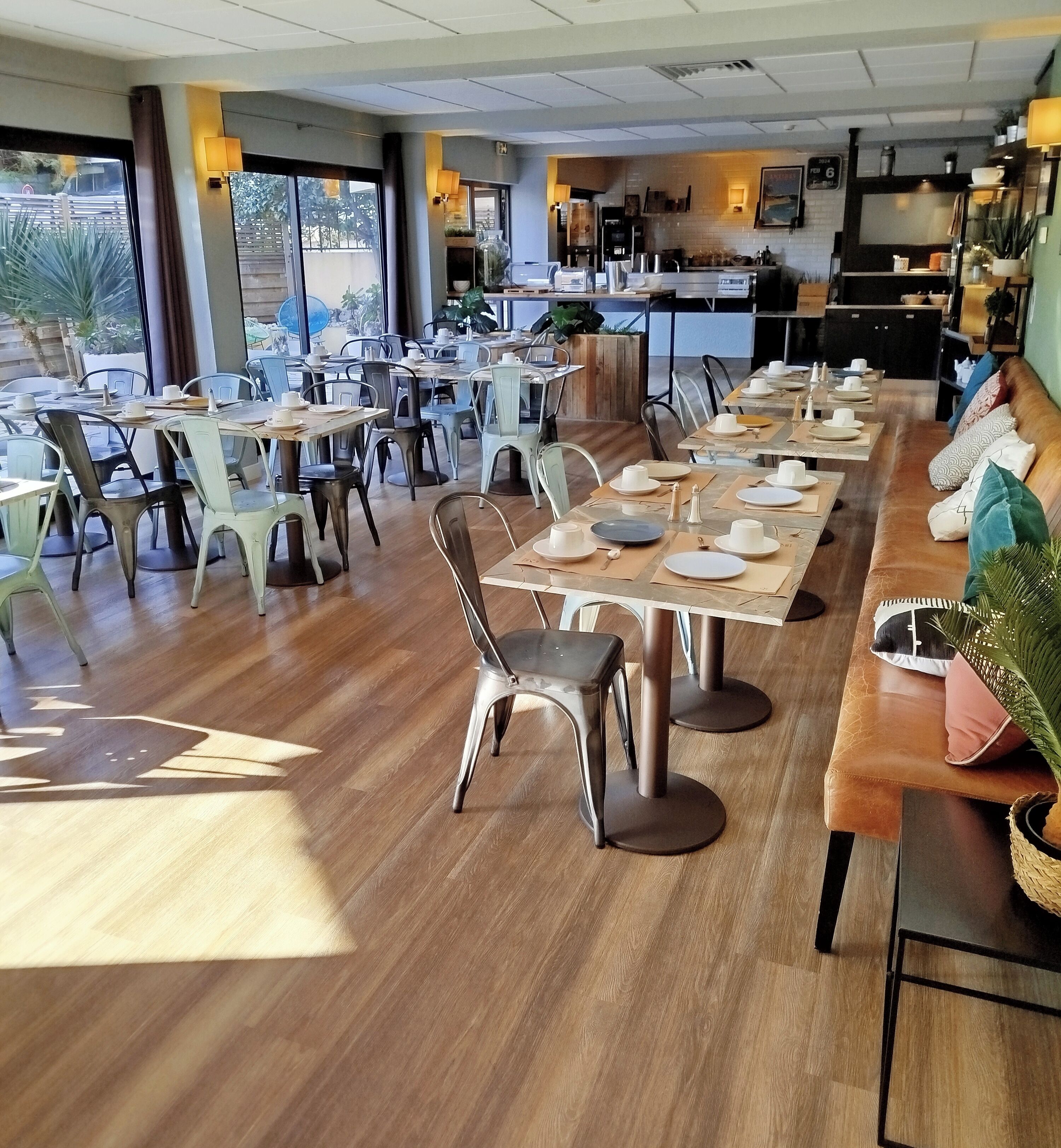 Daily buffet breakfast (EUR 14 per person)