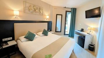 Premium bedding, in-room safe, individually furnished, desk