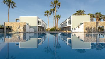 Seasonal outdoor pool, open 8:30 AM to 6:00 PM, pool umbrellas