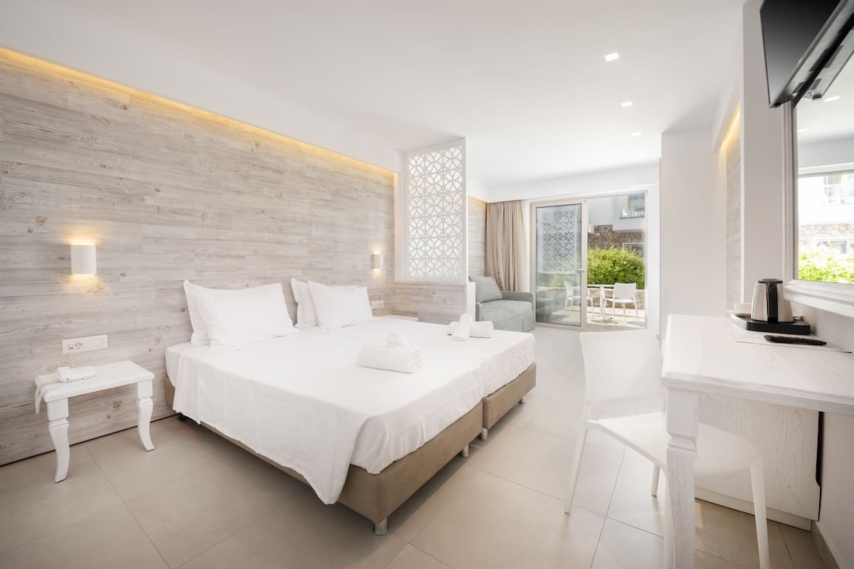 1 bedroom, soundproofing, bed sheets