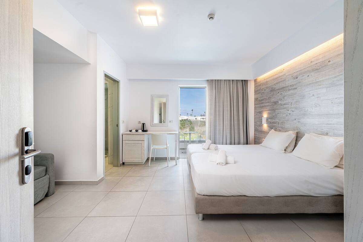 deluxe suite, garden view | view from room