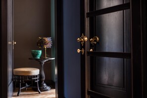 Pintu masuk properti