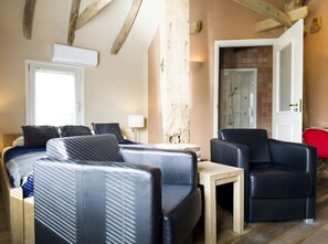 Deluxe tweepersoonskamer (Steam Room) | Een laptopwerkplek, gratis wifi, beddengoed