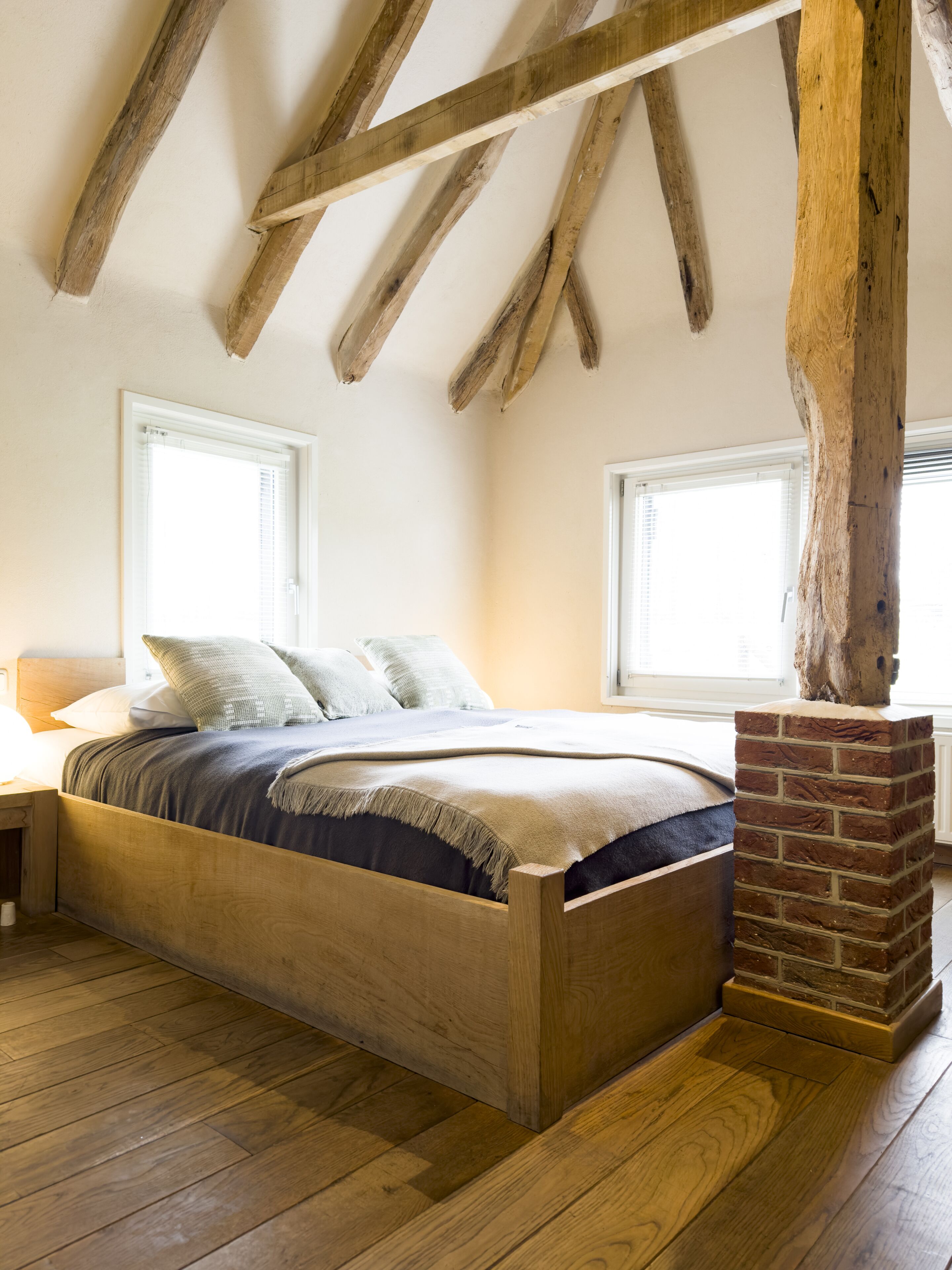 Habitación doble Confort | Espacio para trabajar con laptop, wifi gratis y ropa de cama 