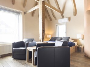 Deluxe Double Room (Steam Room) | Laptop workspace, free WiFi, bed sheets