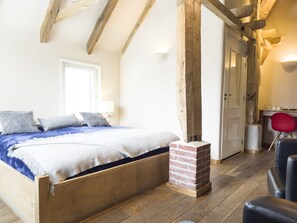 Comfort tweepersoonskamer | Een laptopwerkplek, gratis wifi, beddengoed