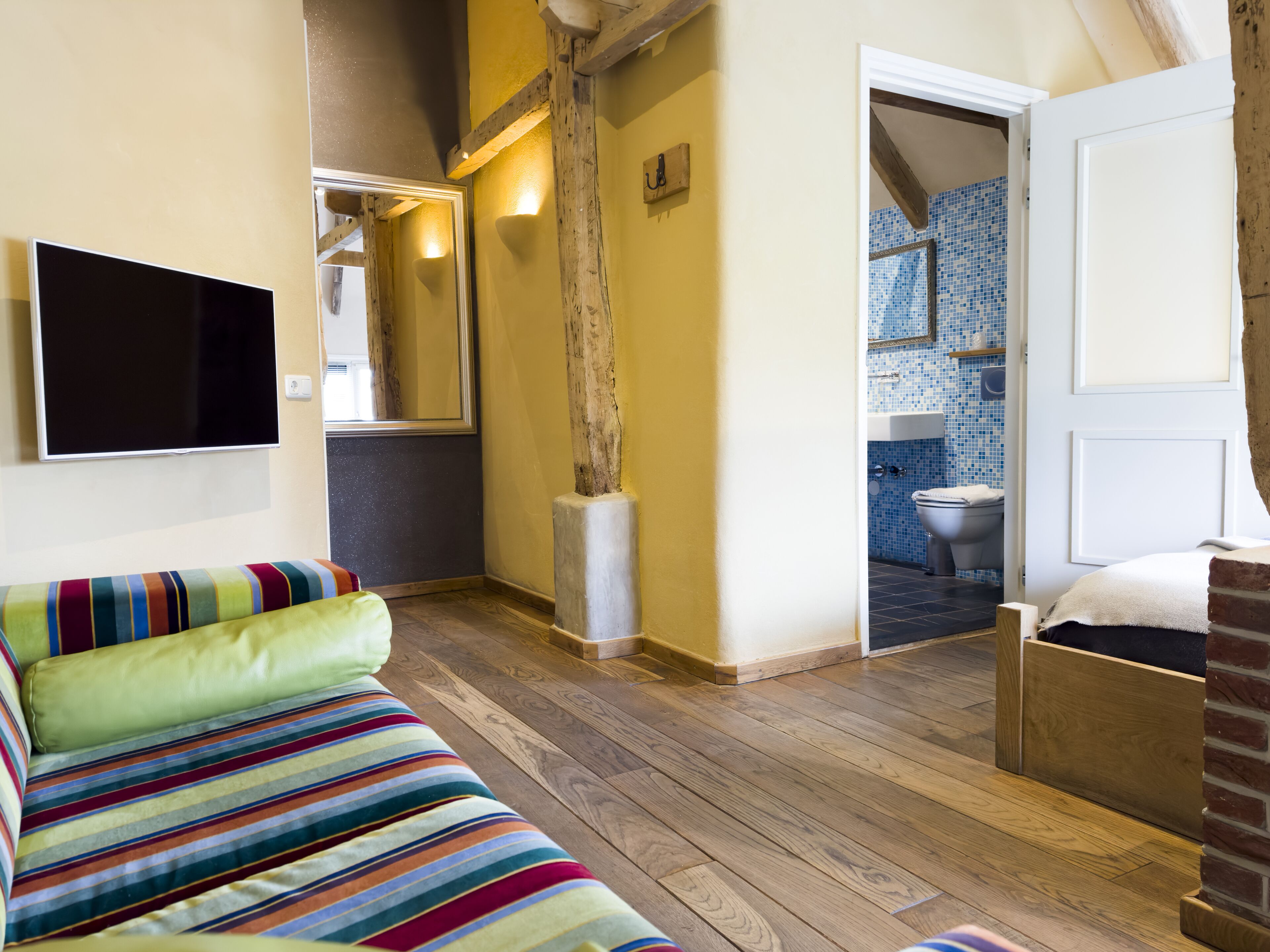 comfort double room | laptop workspace, free wifi, bed sheets