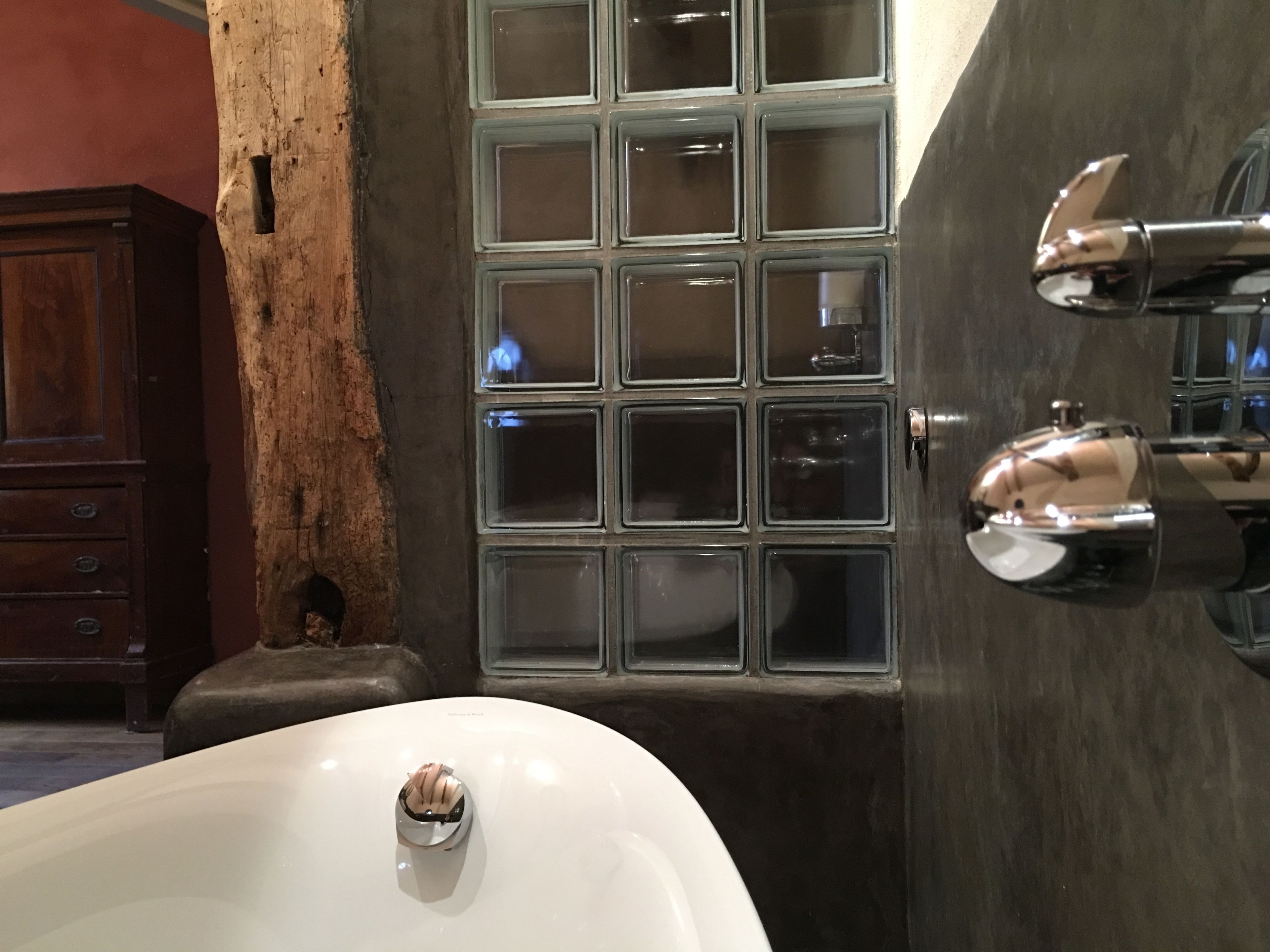 deluxe double room, bathtub | bathroom | free toiletries, hair dryer, towels, soap