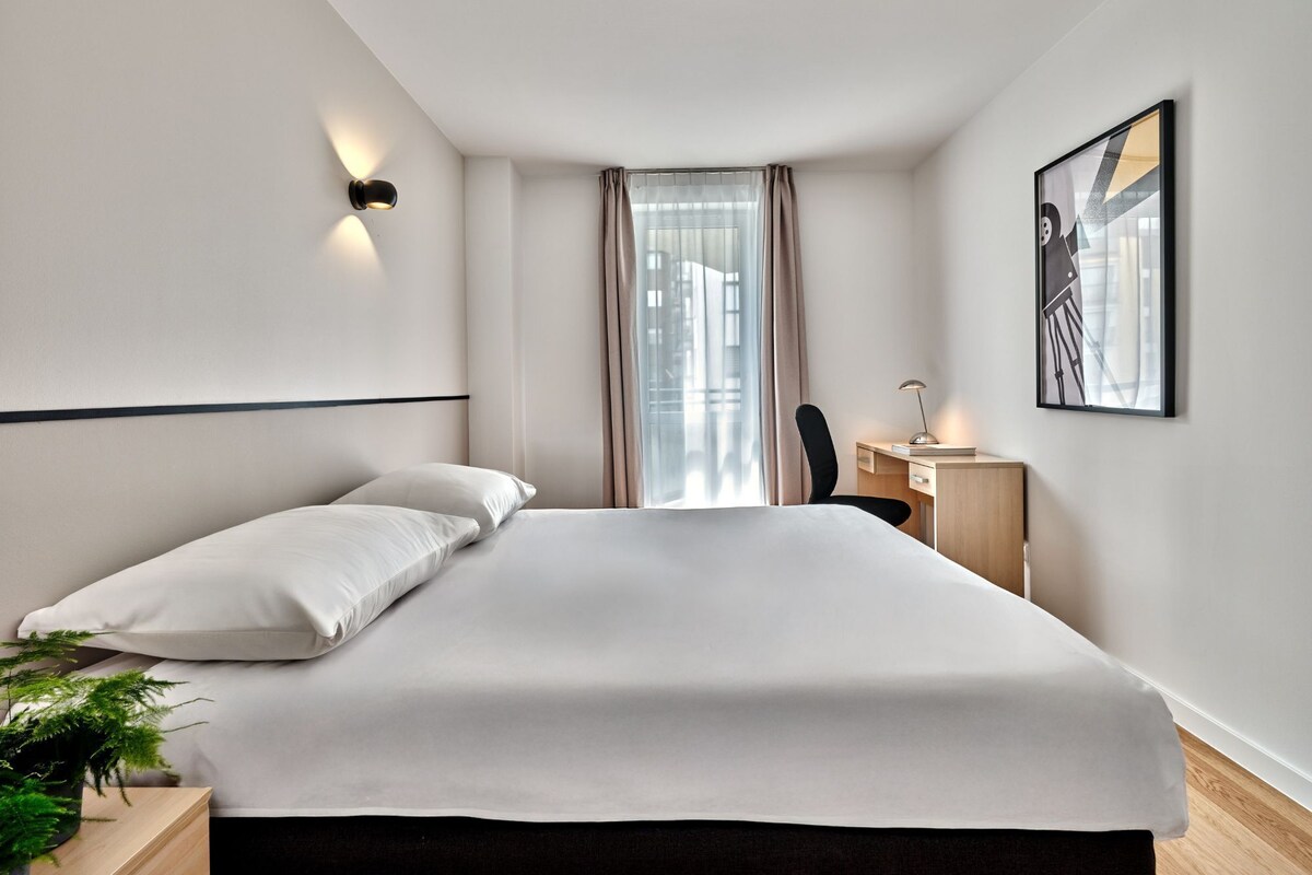 Apartment, 1 Bedroom | Desk, laptop workspace, soundproofing, iron/ironing board
