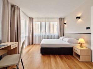 Deluxe Apartment, 1 Bedroom | Desk, laptop workspace, soundproofing, iron/ironing board - Media Park (Warsaw)